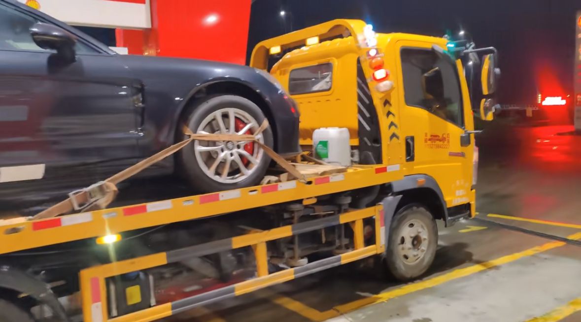 香港行车途中遇到突发状况该如何呼叫道路救援？